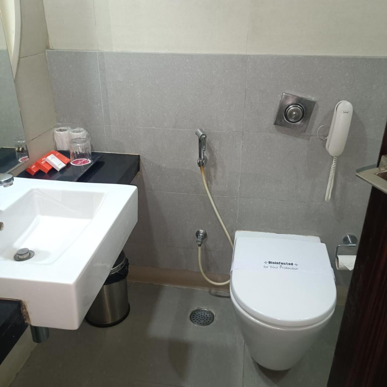 Royal Park Kakinada 호텔 외부 사진