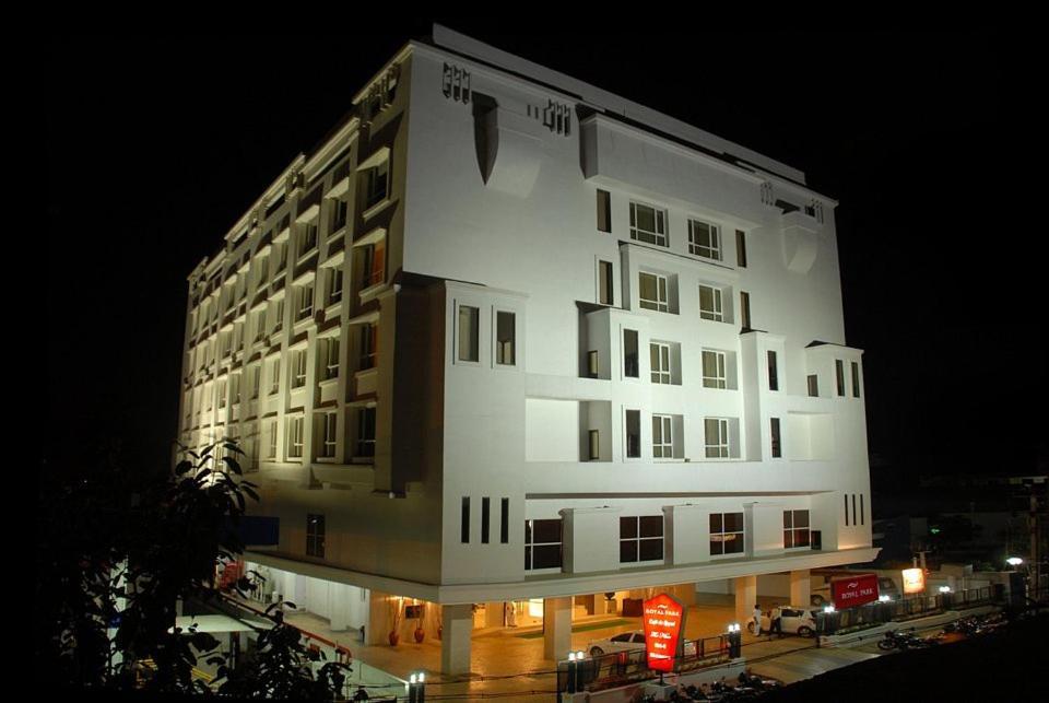 Royal Park Kakinada 호텔 외부 사진